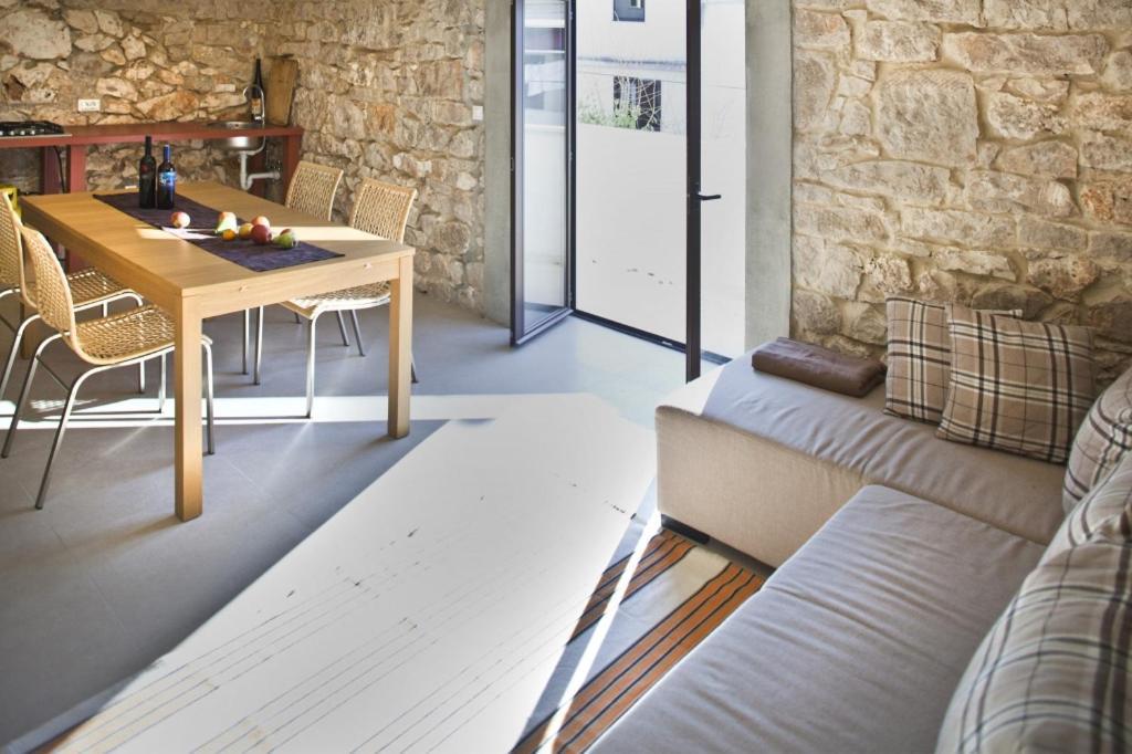 Holiday Apartment In Funtana With Balcony, Air Conditioning, Wifi, Washing Machine 4982-1 Exterior foto